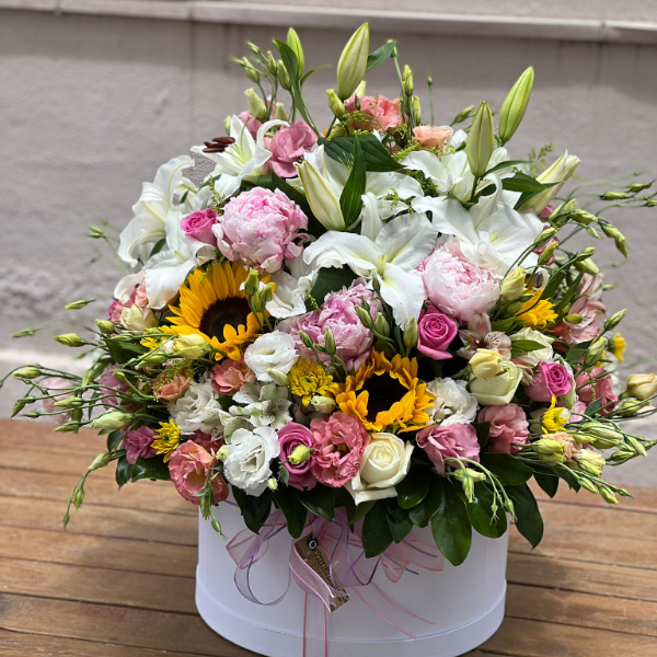 Alanya Florist Weiße Box. Luxuriöses Design