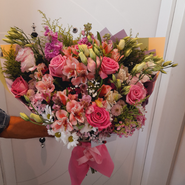  Alanya Blumenbestellung Rosafarbener Blumenstrauß